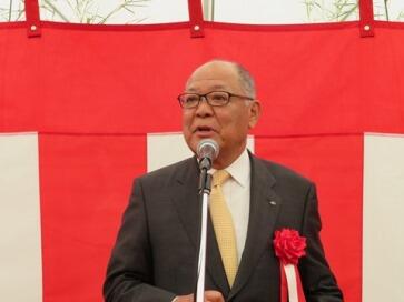 挨拶を行う吉川会長